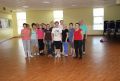 Aktywnie i miło seniorzy spędzają czas na zajęciach z gimnastyki